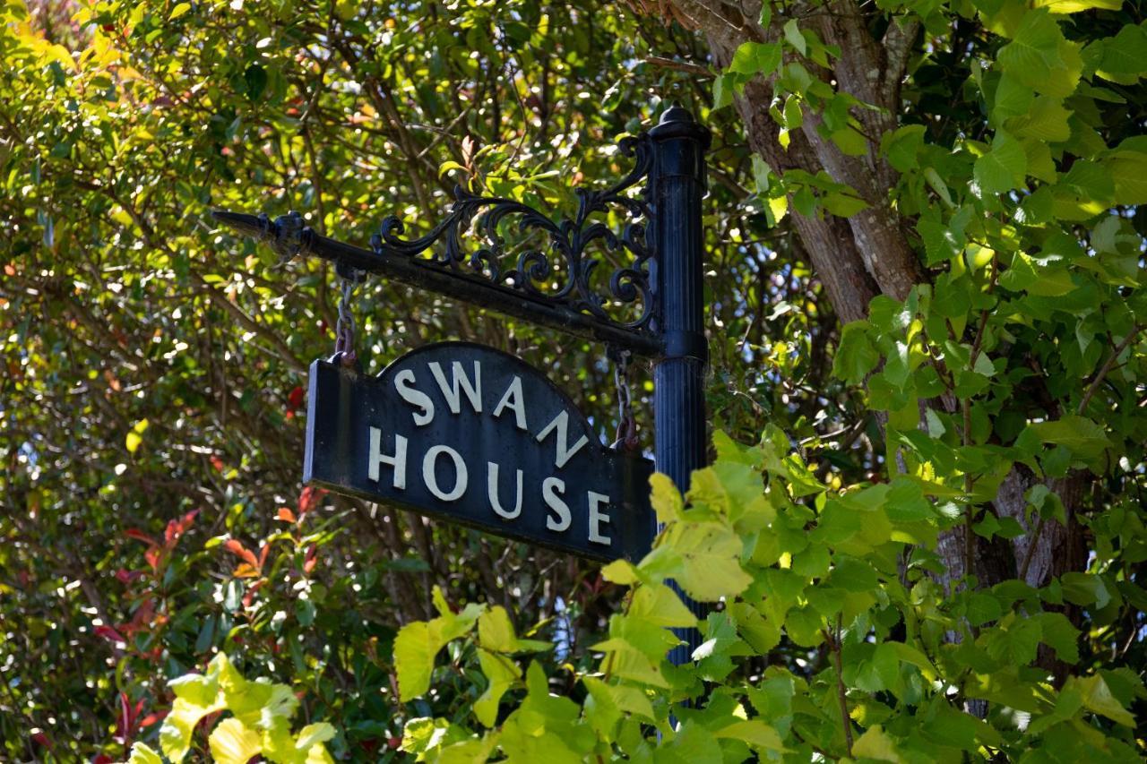 לינה וארוחת בוקר מרטינבורו Swan House מראה חיצוני תמונה